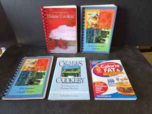 lot 812 image: Cookbooks