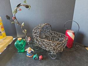 lot 816 image: Home Decor