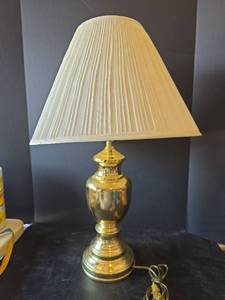 lot 818 image: Brass Table Lamp