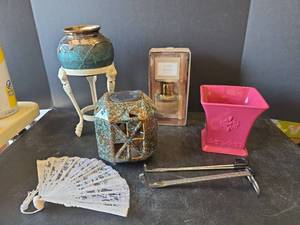 lot 835 image: Home Decor