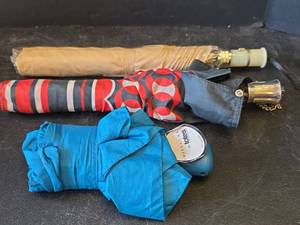lot 839 image: 3 Umbrellas