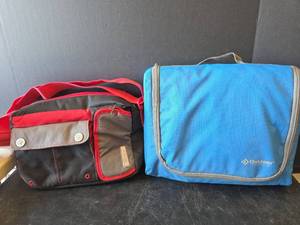 lot 844 image: Outdoor XL Duffel Bag with Insulated Bag (New)