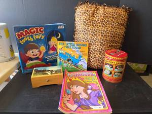 lot 846 image: Childrens Toys and Books