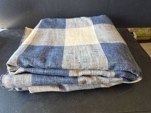lot 850 image: Heavy Blue and Natural Linen Upholstery Fabric