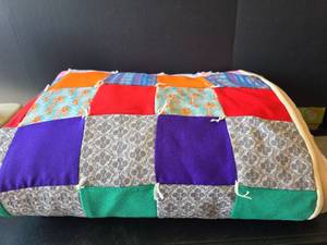 lot 851 image: Handmade Patchwork Quilt