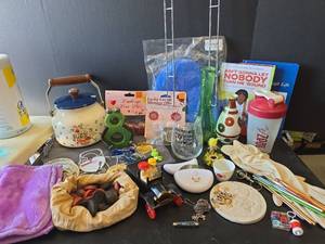 lot 854 image: Mixed Household Items and Collectibles