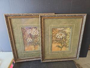 lot 867 image: Daisy Sky and Forget Me Not Framed Pictures