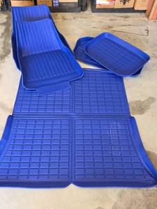 lot 872 image: Blue Rubber Car Floor Mat Set 5pc