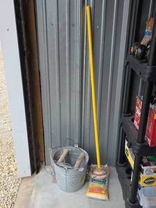 lot 874 image: Galvanized Metal Mop Bucket with Mop