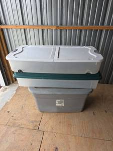 lot 876 image: Totes with Lids