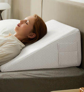 lot 1435 image: Bedluxe Wedge Pillow, 10 inch Bed Wedge Pillow for Headboard, Pillow Wedge for Acid Reflux Relief, Sleeping, After Surgery, Snoring, Gerd, Triangle Pillow Wedge - Cooling Memory Foam Top, White
