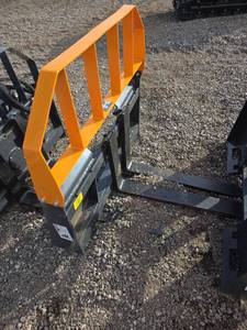 lot 64562 image: Arteer DE-42L Heavy Duty Pallet Fork Attachment