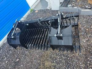 lot 64620 image: 72 Skid Steer grapple bucket Attachment