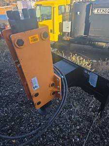 lot 64621 image: Wolverine PD-12-08D Hydraulic post pounder Attachment