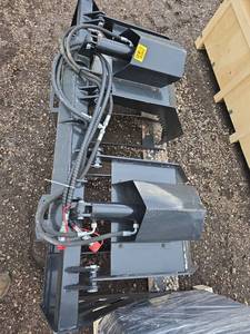 lot 646473 image: GIYI Skid Steer Hollow Wood Grabber Attachment GY-HWG72