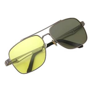 lot 2109 image: FEISEDY Polarized Aviator Photochromic Sunglasses Men Women for Day and Night Driving Metal Frame B0172