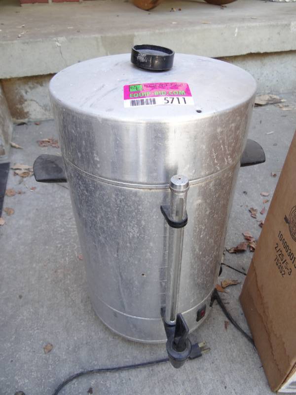 lot 5711 image: 100 Cup Coffee Pot Dispenser