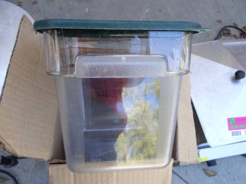 lot 5712 image: 6 Clear 4 Qt. Storage Containers WLids
