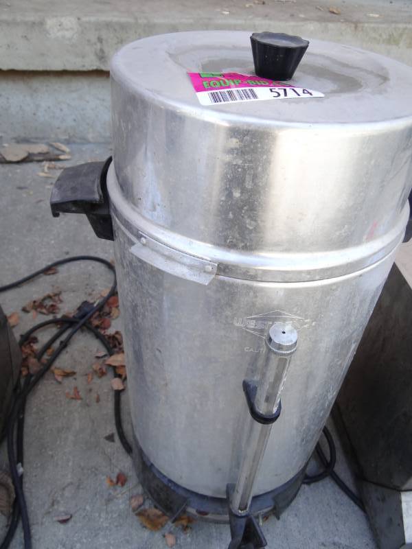 lot 5714 image: 100 Cup West Bend Coffee Maker
