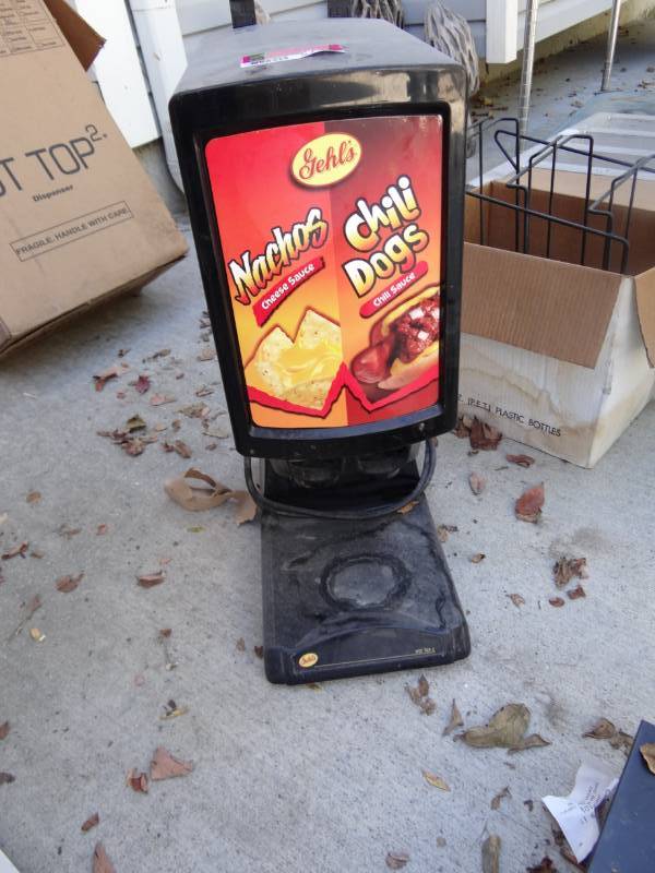 lot 5719 image: Gehls Nacho Cheese and Chili Sauce Warmer