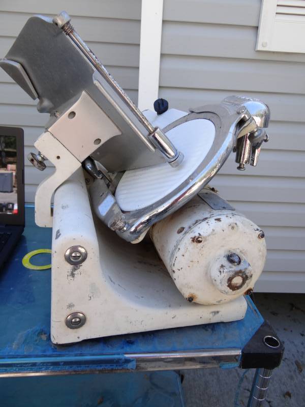 lot 5727 image: Globe Gravity Feed Meat Slicer