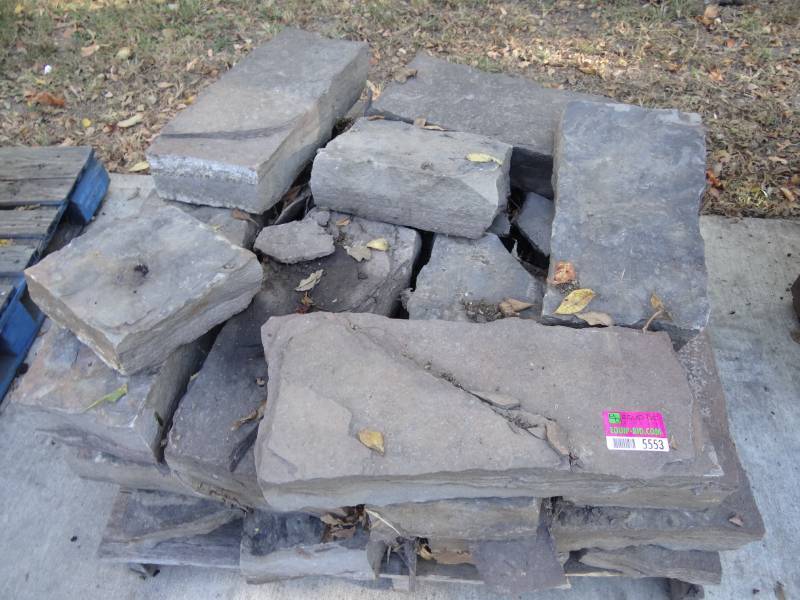 lot 5553 image: Pallet Of Slate Decorative Rock