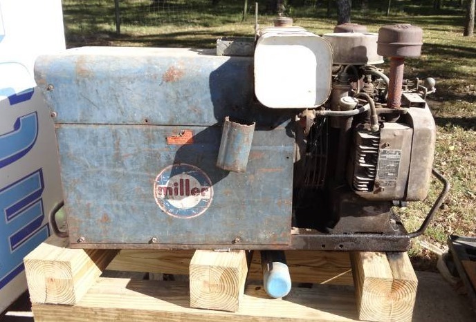 lot 5586 image: Miller Generator Model # AE200LE