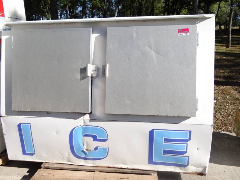 lot 5587 image: Polar Temp 2 Door Ice Merchandiser #400 CW
