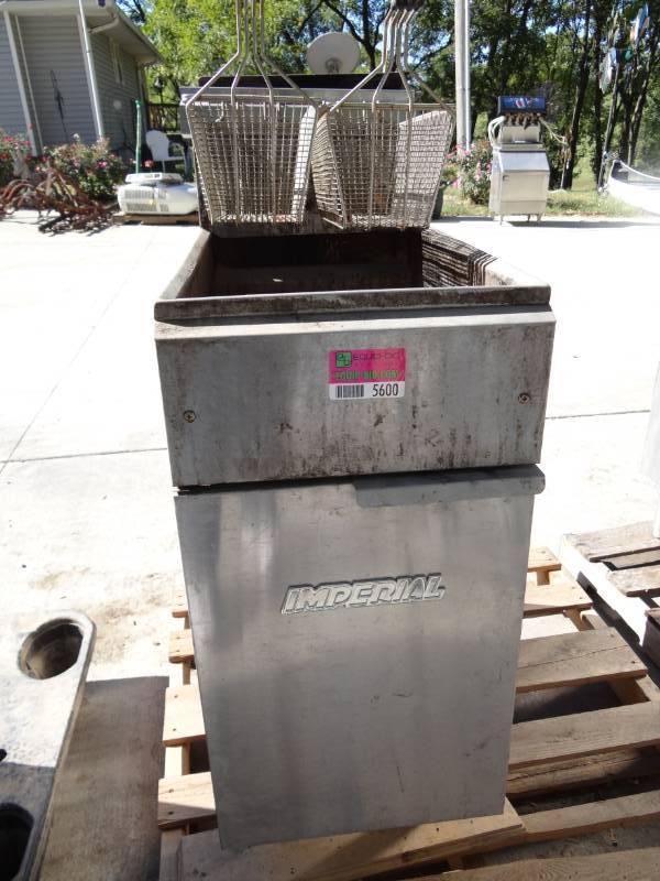 lot 5600 image: Imperial 50lb Fryer with 2 Baskets