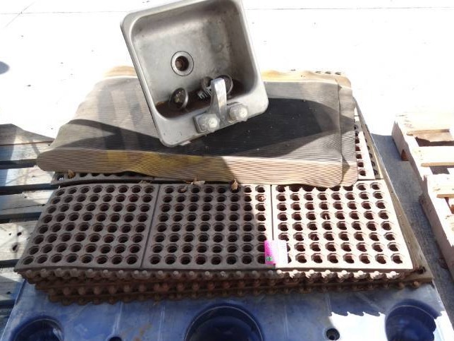 lot 5603 image: 6 Fatigue Mats and Stainless Sink