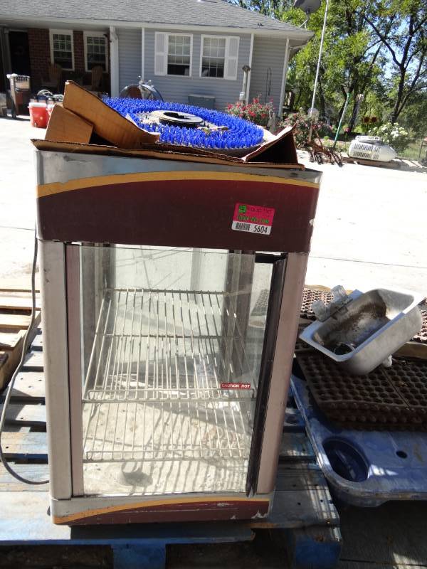 lot 5604 image: Super Pretzel Model 850 and Star Food Warmer
