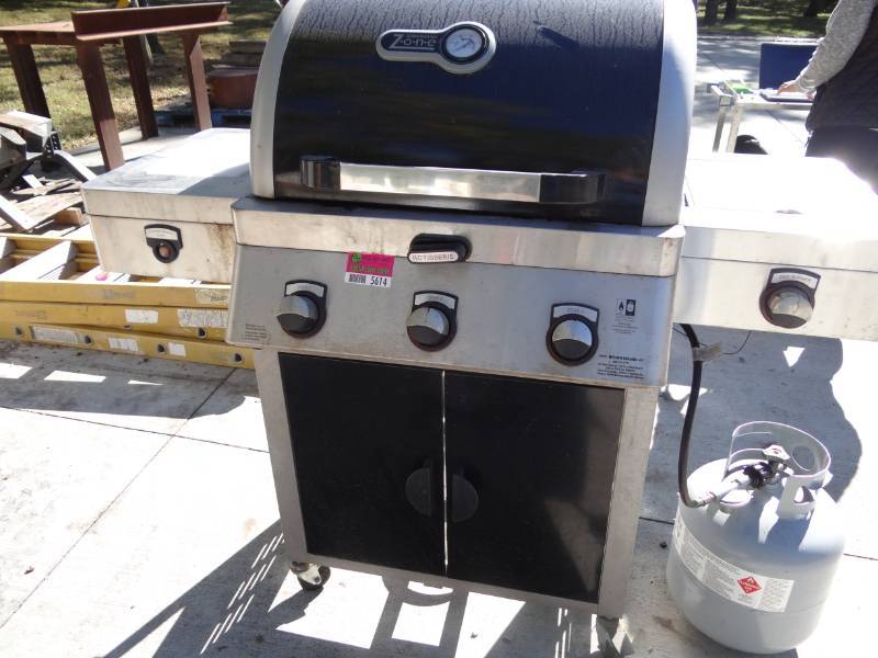 lot 5614 image: Brinkman Zone Propane Grill