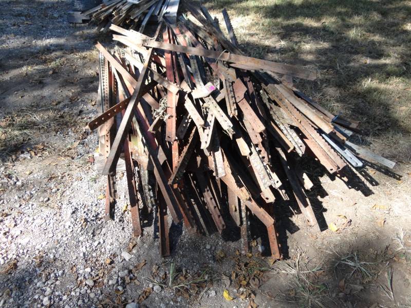 lot 5635 image: Pallet of Poles