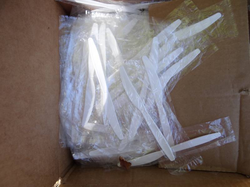 lot 5652 image: Lot of Plastic-Ware Utensils