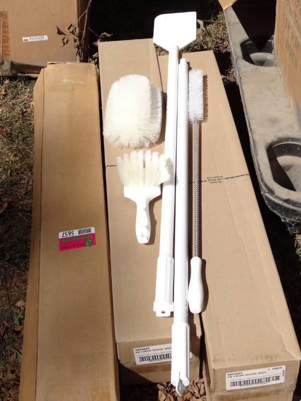 lot 5657 image: Ice Cream Machine Cleaning Brush and Paddle