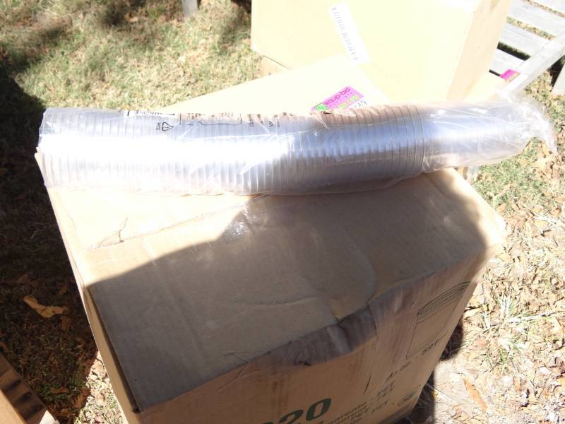 lot 5669 image: Box of 20oz Clear Plastic Cups