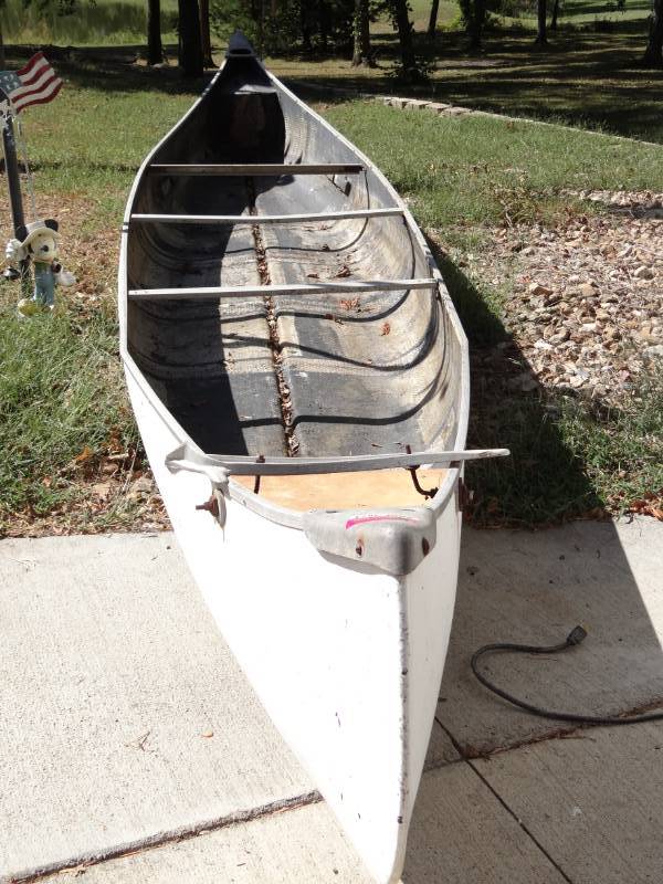 lot 5674 image: 16FT Canoe