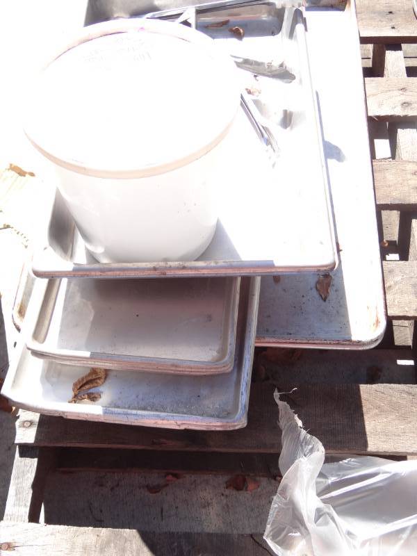 lot 5691 image: Lot of (7) Baking Pans And Misc. Items