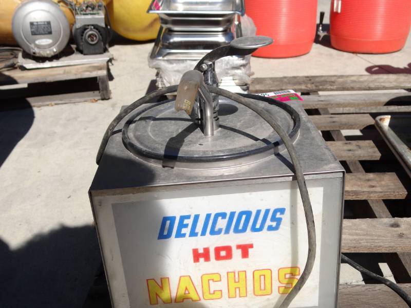 lot 5692 image: Delicious Nacho Warmer