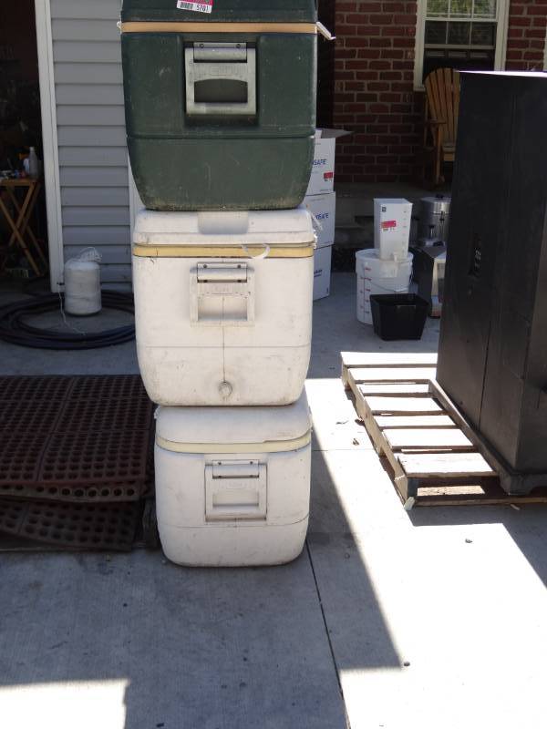 lot 5701 image: Lot of (3) Igloo Coolers