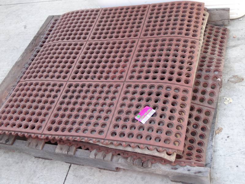 lot 5702 image: Lot of (5) Anti Slip Mats