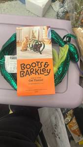lot 10055 image: Boots & Barkley Swat & Chase Cat Tunnel - Retail $8