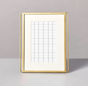 lot 10091 image: 4x6 Wire-Edge Brass Picture Frame - Retail $17