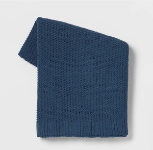 lot 10141 image: Chenille Knit Throw Blanket - Retail $20