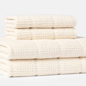 lot 14738 image: 4pc Threshold Bathroom Towel Bundle Set - Retail $20