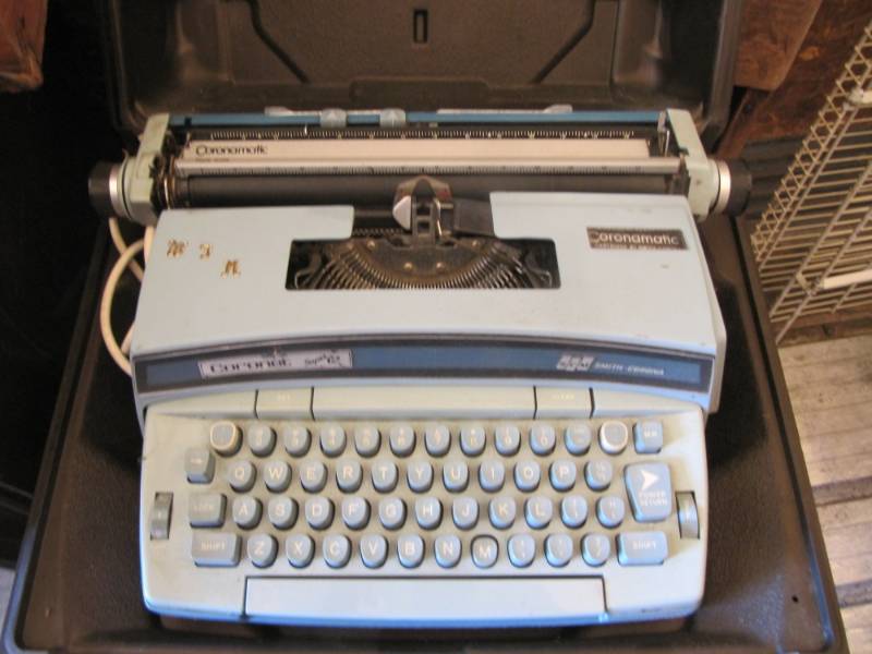 lot 259 image: Vintage Smith Corona Coronamatic type writer in case