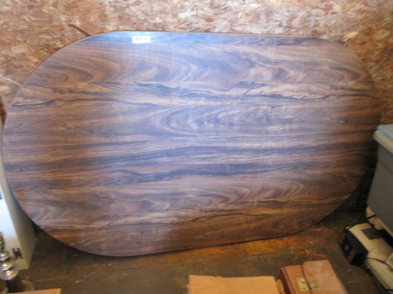lot 264 image: Kitchen table with removable legs