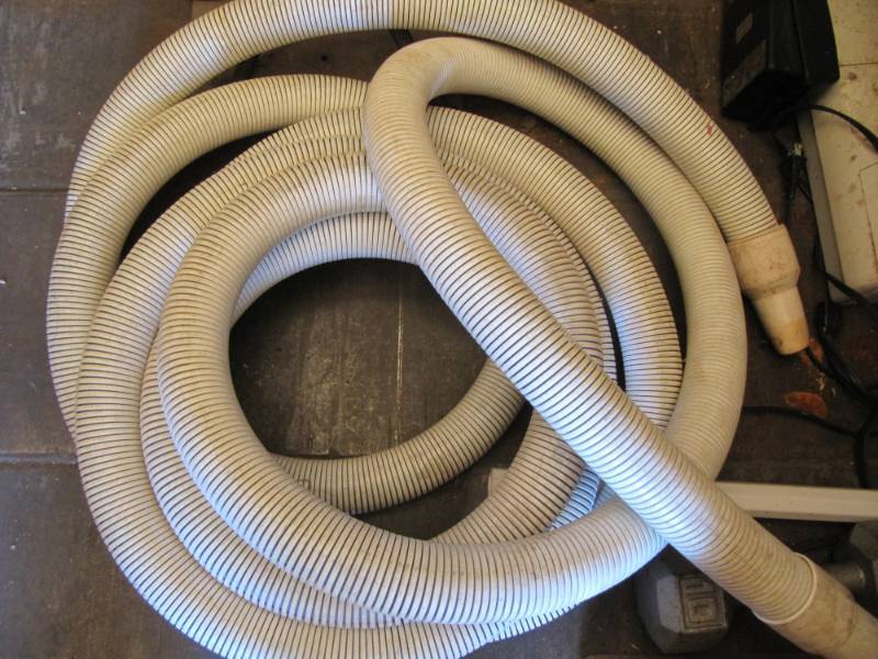 lot 272 image: 30 foot vacumn hose