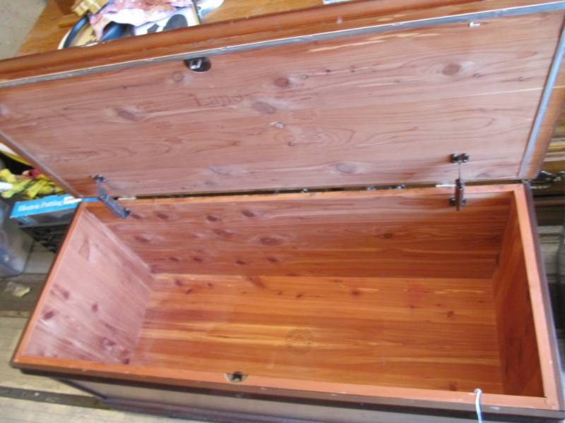 lot 282 image: Lane cedar chest  15.5H x 40.5 L x 16 W