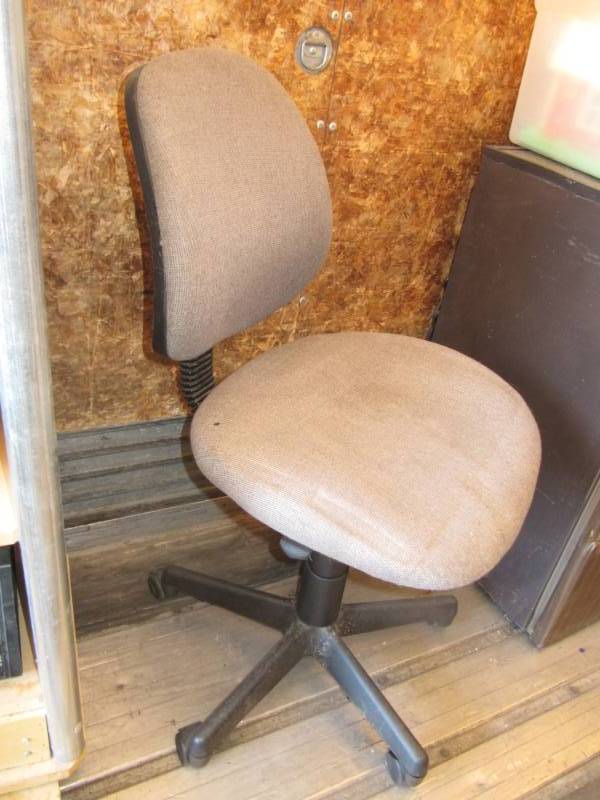 lot 284 image: gray office chair